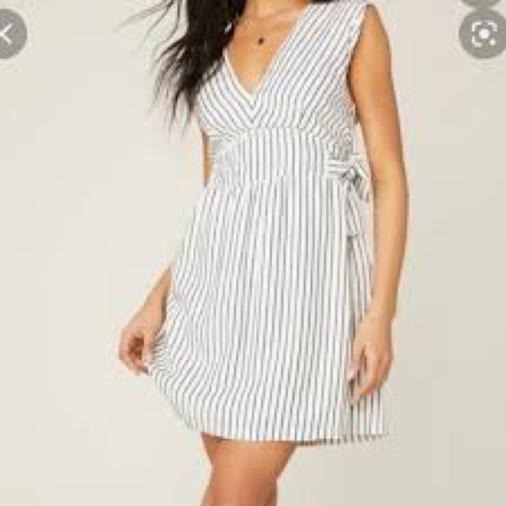 Jack by BB Dakota V-Neck Midi Dress. Size S